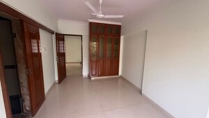Room in 3 BHK Apartment at Bandra West – for Rent