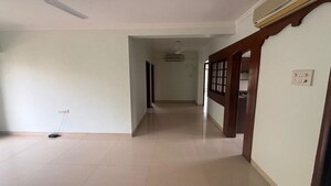 Room in 3 BHK Apartment at Bandra West – for Rent