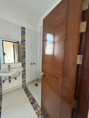 Bathroom in 4 BHK Apartment at Anand Niketan CGHS, Sector 52 – for Rent
