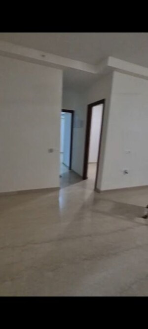 Room in 2 BHK Apartment at Courtyard by Narang Realty and The Wadhwa Group, Pokhran Road No Two – for Rent