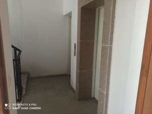 Building Lobby in 3.5 BHK Builder Floor at DLF Hyde Park, South Mullanpur – for Sale
