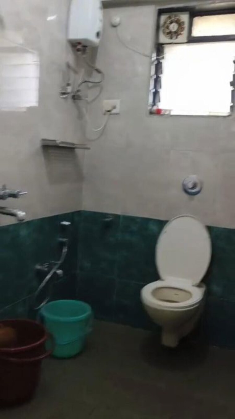 Bathroom, fairmont-la-paradiso 2 Bedroom 700 Sq.Ft. Apartment In Santacruz East Mumbai 10201379