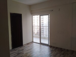 Room in 4 BHK Apartment at Dwarika Raj Garden City, Raj Nagar Extension – for Rent