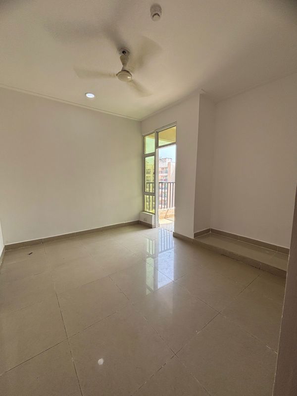 3 BHK + Servant Room Apartment For Sale in Gaur City 2 - 12th Avenue