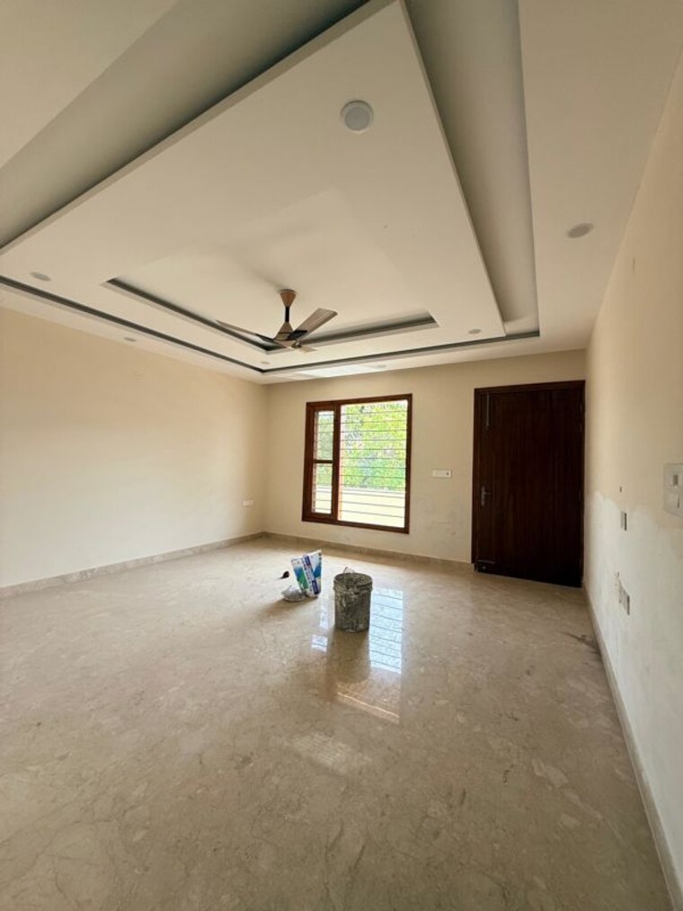 Room, sector 21c 4 Bedroom 350 Sq.Yd. Builder Floor In Sector 21c Faridabad 10201465