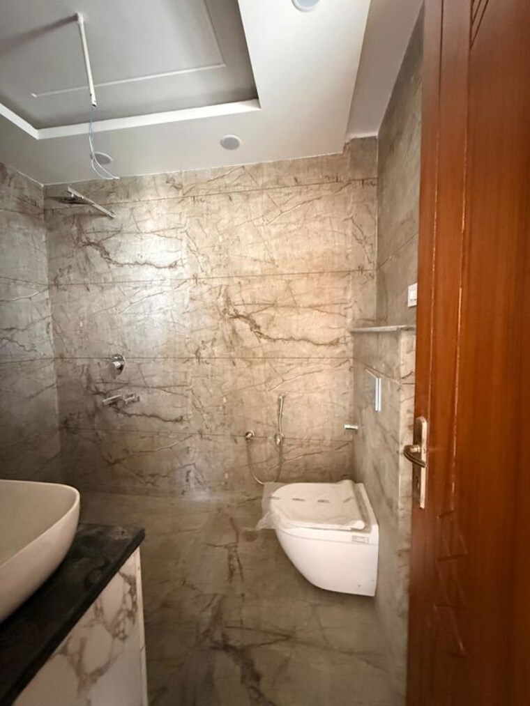 Bathroom, sector 21c 4 Bedroom 350 Sq.Yd. Builder Floor In Sector 21c Faridabad 10201468