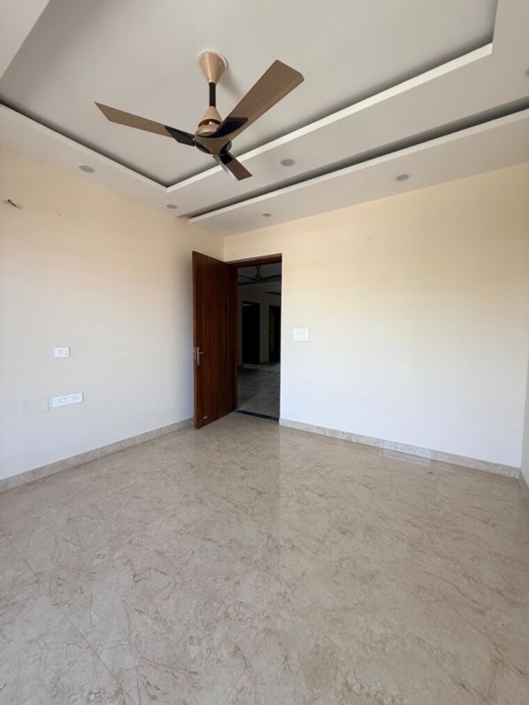 Room, sector 21c 4 Bedroom 350 Sq.Yd. Builder Floor In Sector 21c Faridabad 10201468