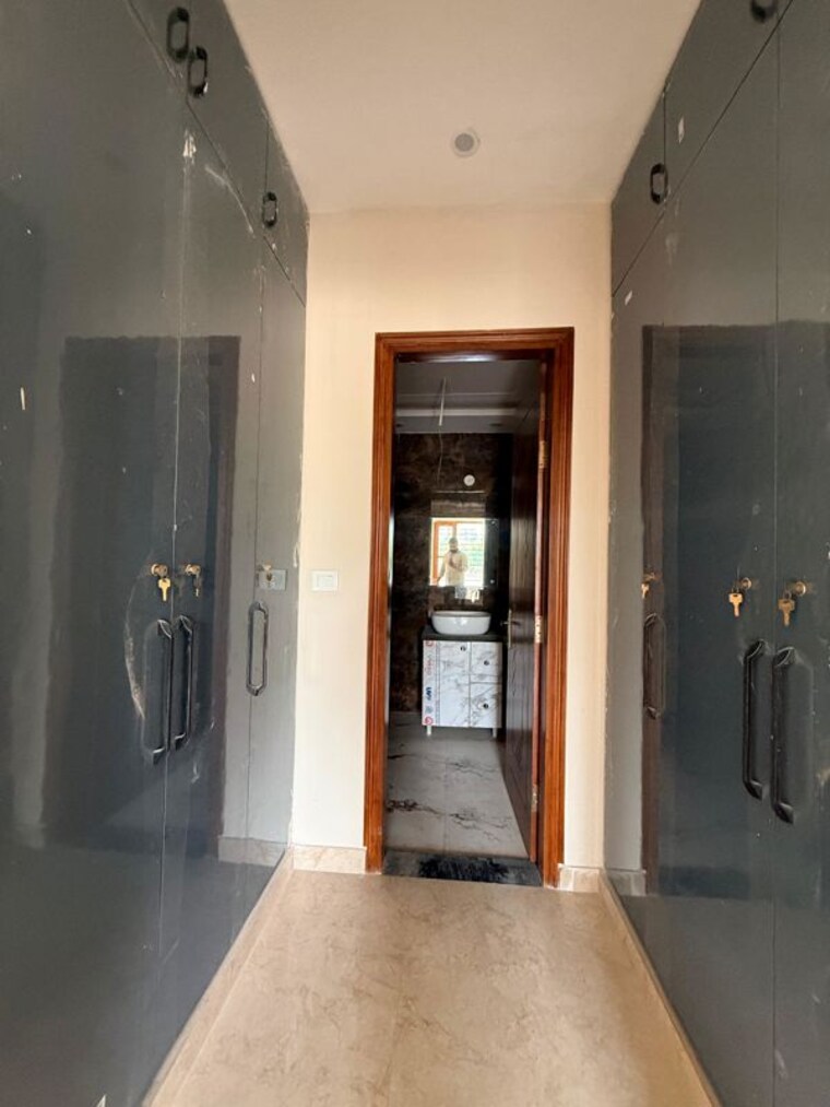 undefined, sector 21c 4 Bedroom 350 Sq.Yd. Builder Floor In Sector 21c Faridabad 10201468