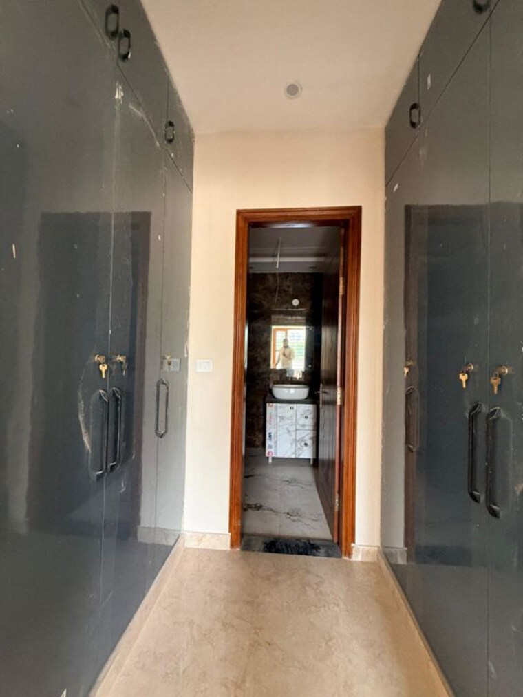 undefined, sector 21c 4 Bedroom 350 Sq.Yd. Builder Floor In Sector 21c Faridabad 10201468