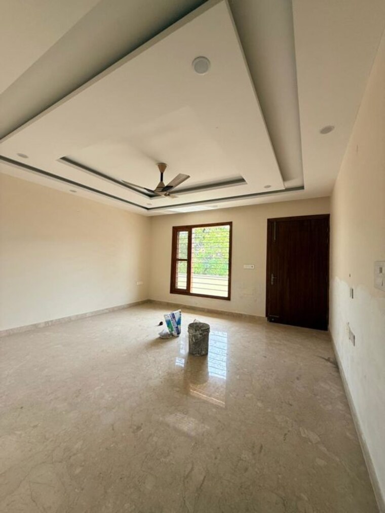 Room, sector 21c 4 Bedroom 350 Sq.Yd. Builder Floor In Sector 21c Faridabad 10201468