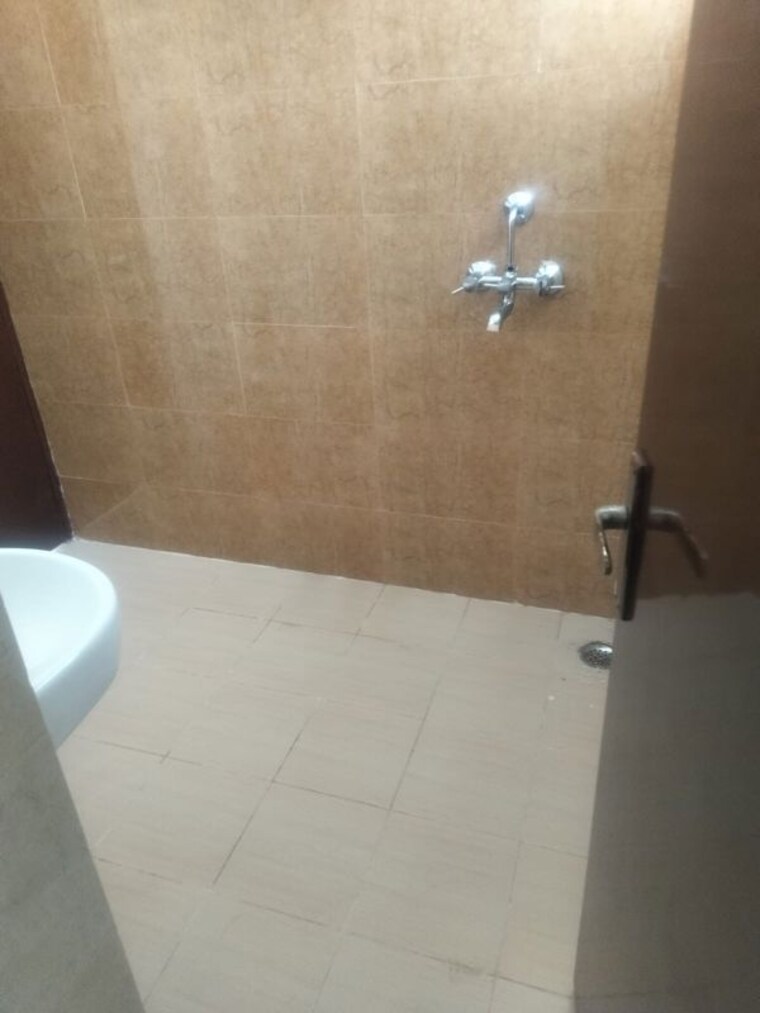 Bathroom, ss-almeria 3.5 Bedroom 2000 Sq.Ft. Apartment In Sector 84 Gurgaon 10201374