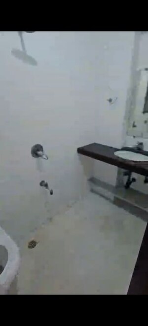 Furnished Amenities in 3 BHK Apartment at Poseidon Apartment, Andheri West – for Rent