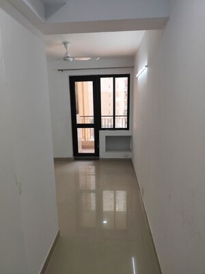 Room in 2 BHK Apartment at RG Luxury Homes, Sector 16b Greater Noida – for Rent