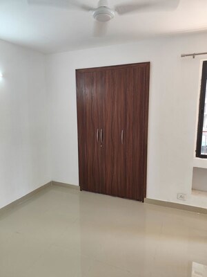 Room in 2 BHK Apartment at RG Luxury Homes, Sector 16b Greater Noida – for Rent