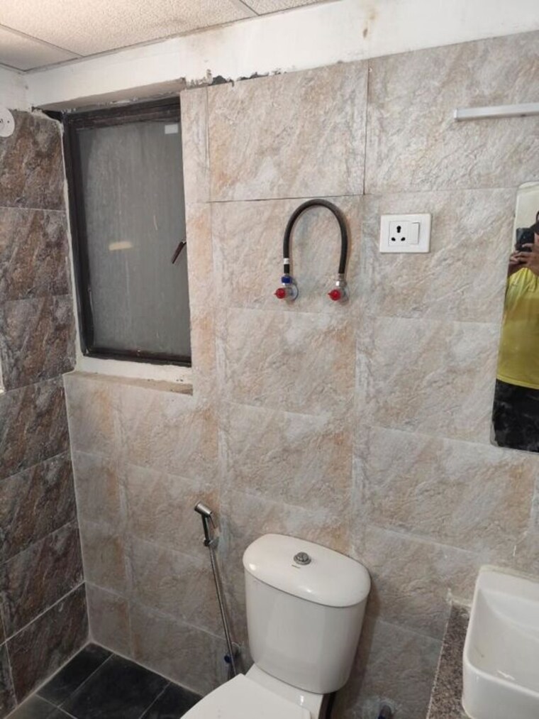 Bathroom, rg-luxury-homes 2 Bedroom 1230 Sq.Ft. Apartment In Sector 16b Greater Noida Greater Noida 10201481