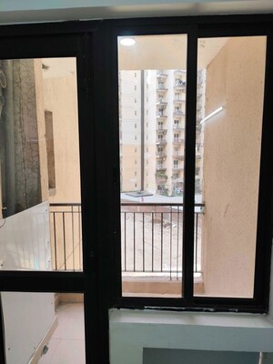 Room in 2 BHK Apartment at RG Luxury Homes, Sector 16b Greater Noida – for Rent