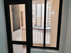 Room in 2 BHK Apartment at RG Luxury Homes, Sector 16b Greater Noida – for Rent