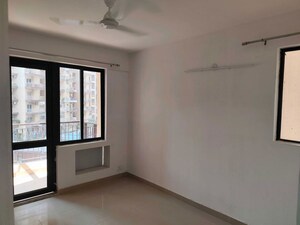 Room in 2 BHK Apartment at RG Luxury Homes, Sector 16b Greater Noida – for Rent