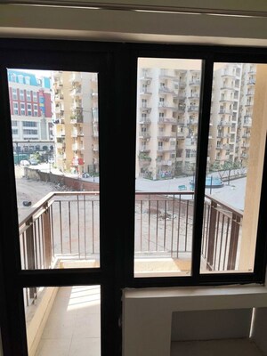 Room in 2 BHK Apartment at RG Luxury Homes, Sector 16b Greater Noida – for Rent