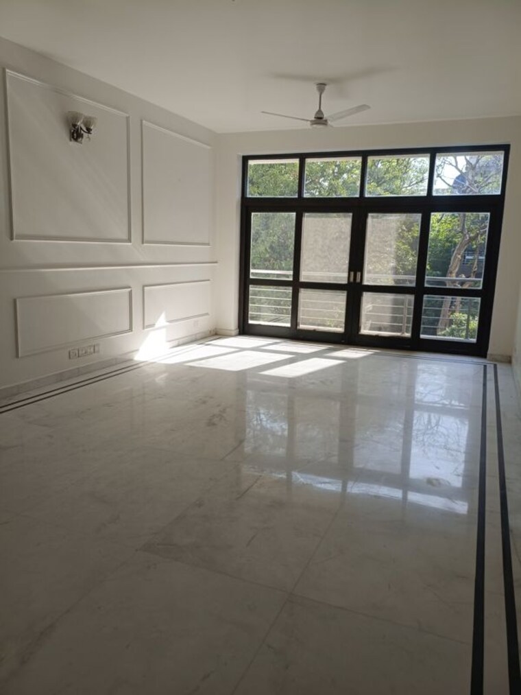 Room, new friends colony 3.5 Bedroom 500 Sq.Yd. Builder Floor In New Friends Colony Delhi 10201543