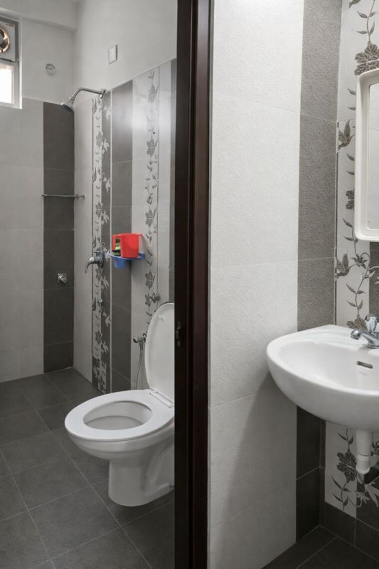 Bathroom, madhapur 3 Bedroom 2000 Sq.Ft. Builder Floor In Madhapur Hyderabad 10201636