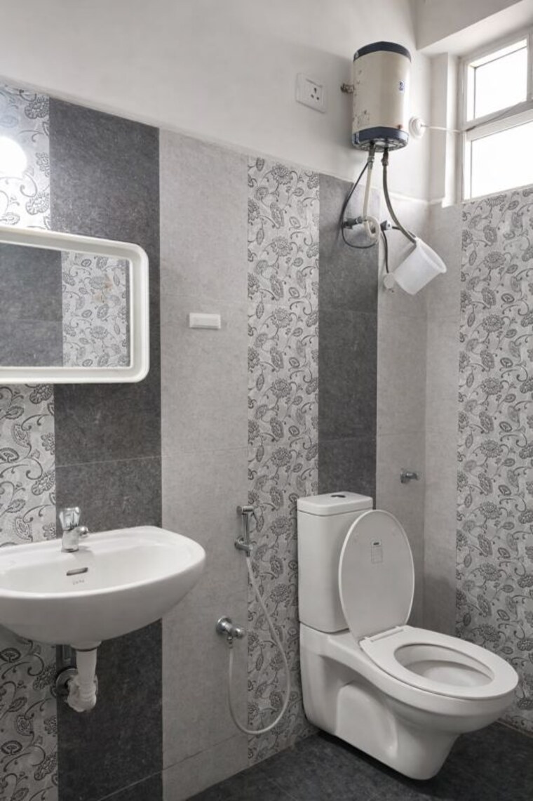 Bathroom, madhapur 3 Bedroom 2000 Sq.Ft. Builder Floor In Madhapur Hyderabad 10201636
