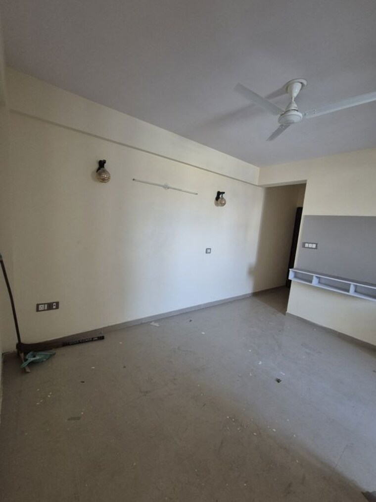 Room, rof-aalayas-phase-2 3 Bedroom 864 Sq.Ft. Apartment In Sector 102 Gurgaon 10201676