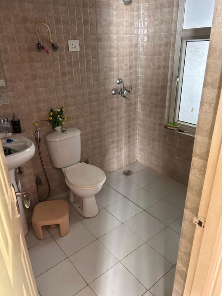 Bathroom, mapsko-royale-ville 3 Bedroom 1790 Sq.Ft. Apartment In Sector 82 Gurgaon 10201624