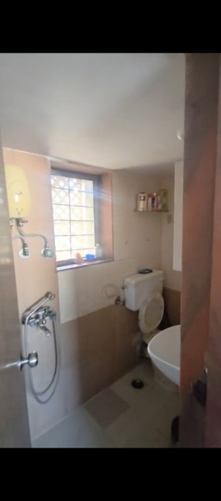 Bathroom, apurva-chs-mira-road 2 Bedroom 850 Sq.Ft. Apartment In Mira Road Thane 10201716