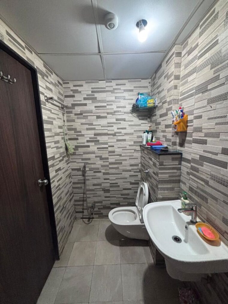 Bathroom, jhamtani-vision-ace-phase-1 1 Bedroom 409 Sq.Ft. Apartment In Tathawade Pune 10201724
