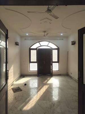 Kitchen in 3.5 BHK Builder Floor at Sector 40 – for Rent