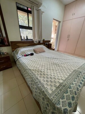 Bedroom in 2 BHK Apartment at Sunaina Apartments Santacruz, Santacruz West – for Rent