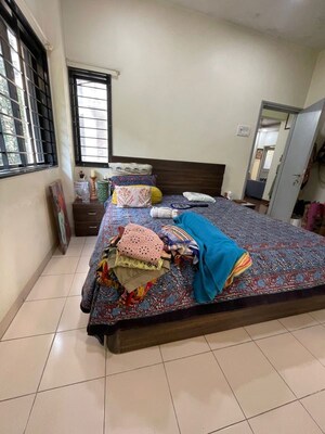 Bedroom in 2 BHK Apartment at Sunaina Apartments Santacruz, Santacruz West – for Rent