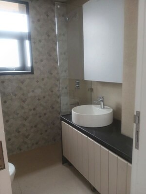 Bathroom in 3 BHK Apartment at Signature Global City 63A, Sector 63a – for Rent
