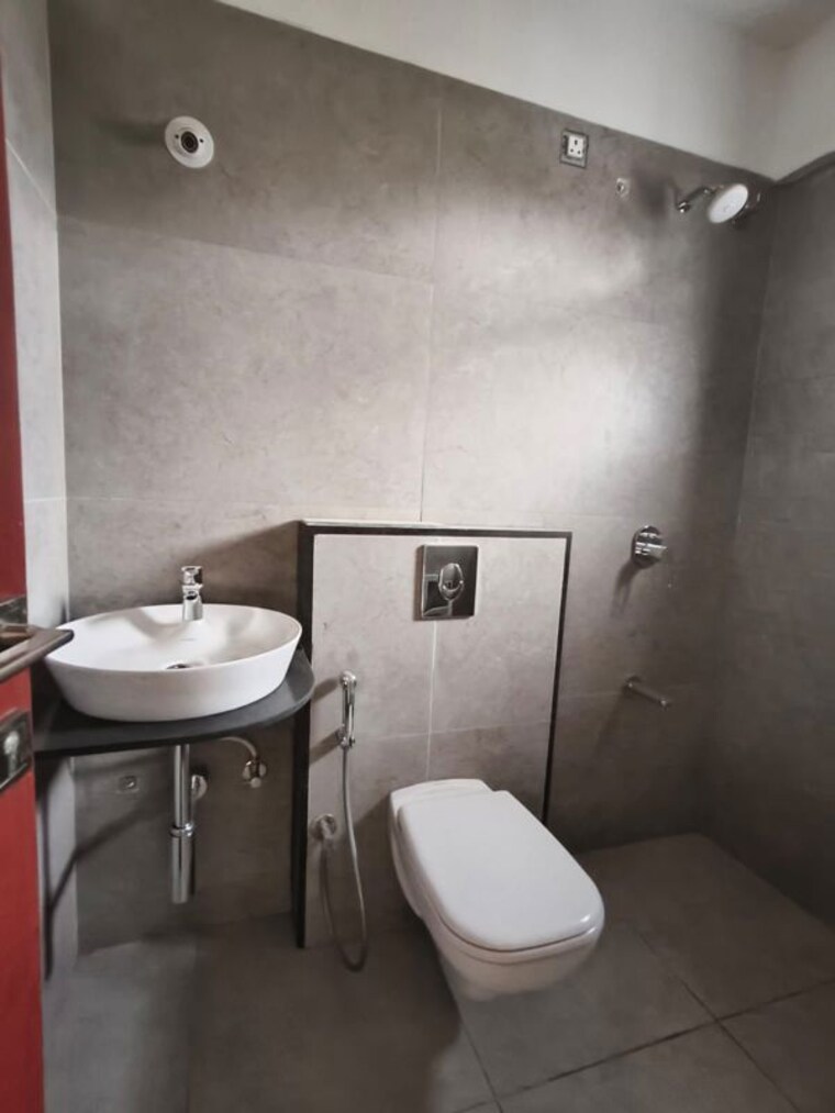 Bathroom, baner 3 Bedroom 1101 Sq.Ft. Apartment In Baner Pune 10201787