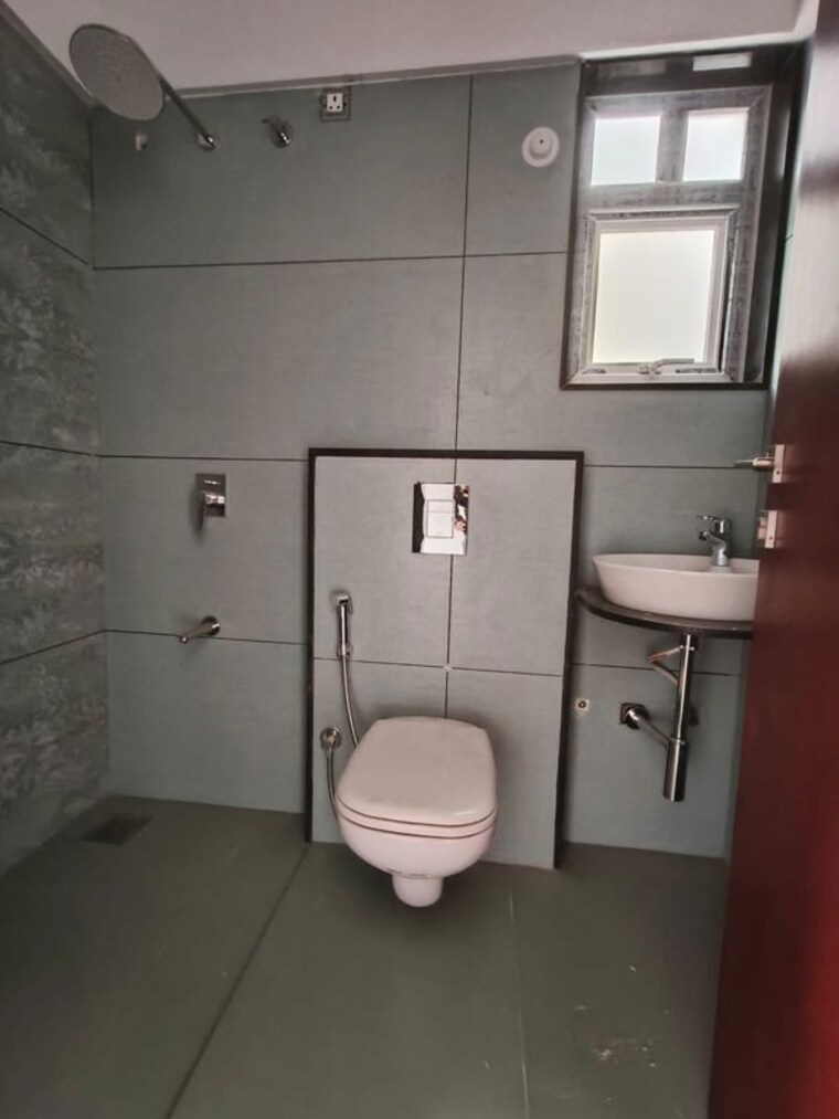 Bathroom, baner 3 Bedroom 1101 Sq.Ft. Apartment In Baner Pune 10201787