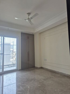 Room in 3 BHK Builder Floor at Sector 55 – for Rent
