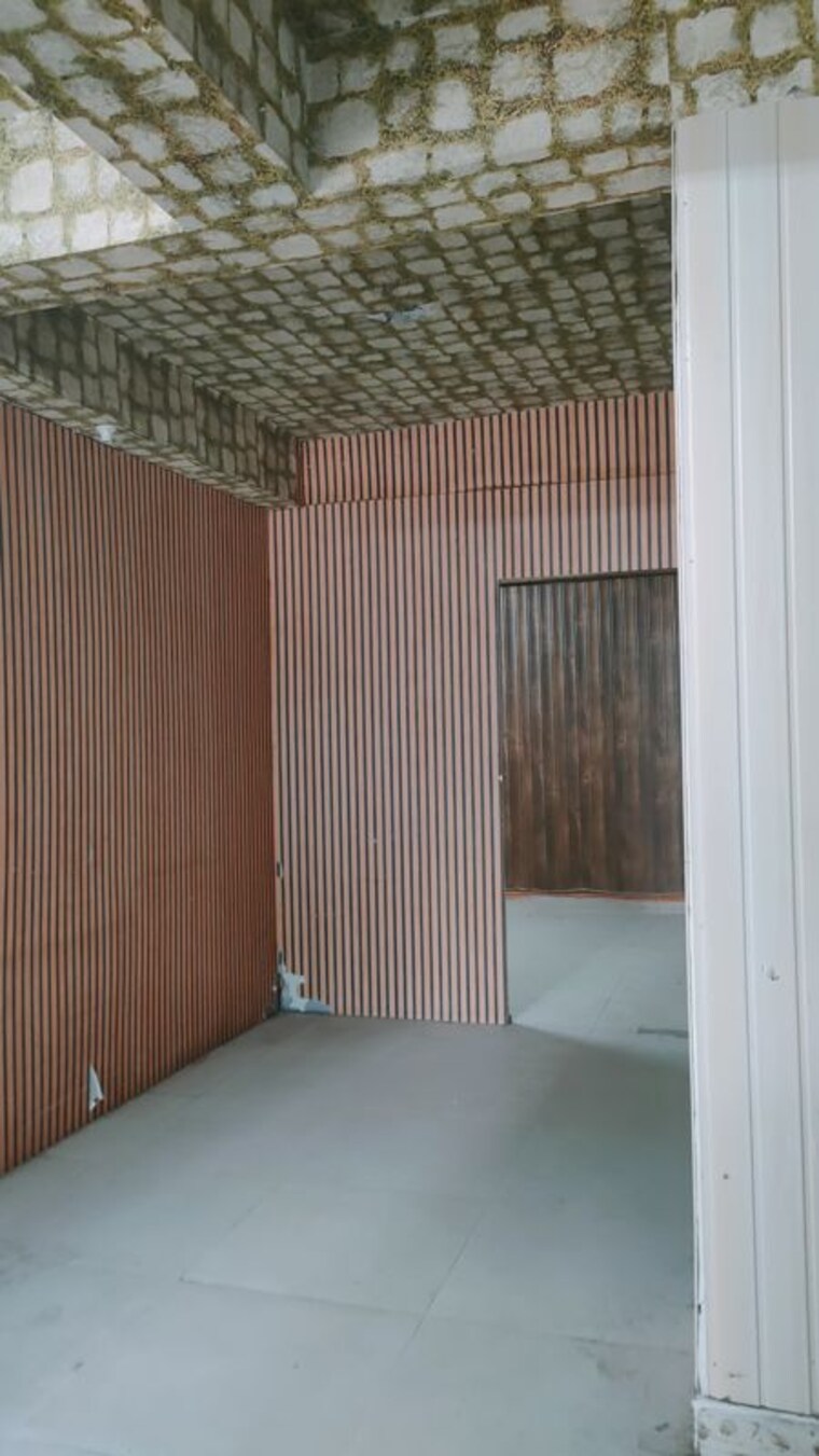 Room, vaishali sector 5 Commercial Shop 550 Sq.Ft. In Vaishali Sector 5 Ghaziabad 10202221