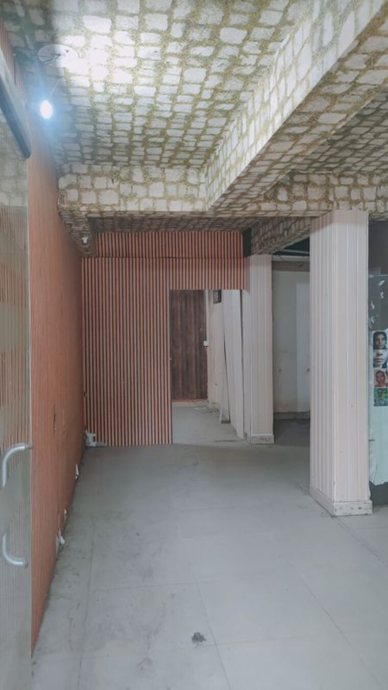 undefined, vaishali sector 5 Commercial Shop 550 Sq.Ft. In Vaishali Sector 5 Ghaziabad 10202221