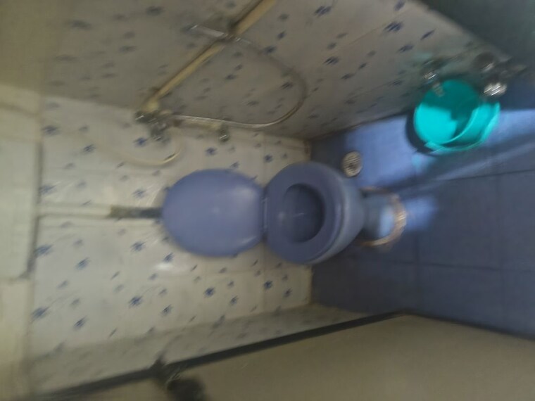 Bathroom, chembur 1 Bedroom 300 Sq.Ft. Apartment In Chembur Mumbai 10202277