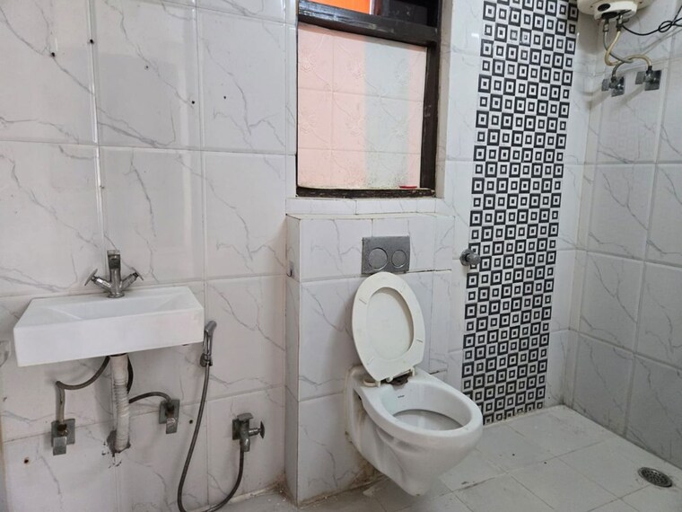 Bathroom, kohli-one-malibu-town 3 Bedroom 200 Sq.Ft. Builder Floor In Sector 47 Gurgaon 10202368