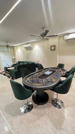 Team Area in 3 BHK Apartment at Saket – for Rent