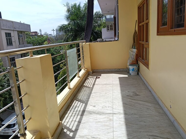 Balcony, sector 22b 2.5 Bedroom 1200 Sq.Ft. Villa In Sector 22b Gurgaon 10202458