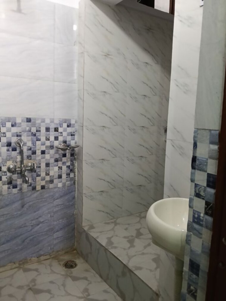 Bathroom, sector 22b 2.5 Bedroom 1200 Sq.Ft. Villa In Sector 22b Gurgaon 10202458