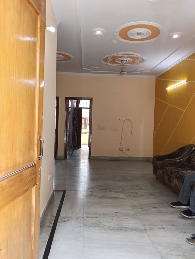  Parking, sector 22b 2.5 Bedroom 1200 Sq.Ft. Villa In Sector 22b Gurgaon 10202458