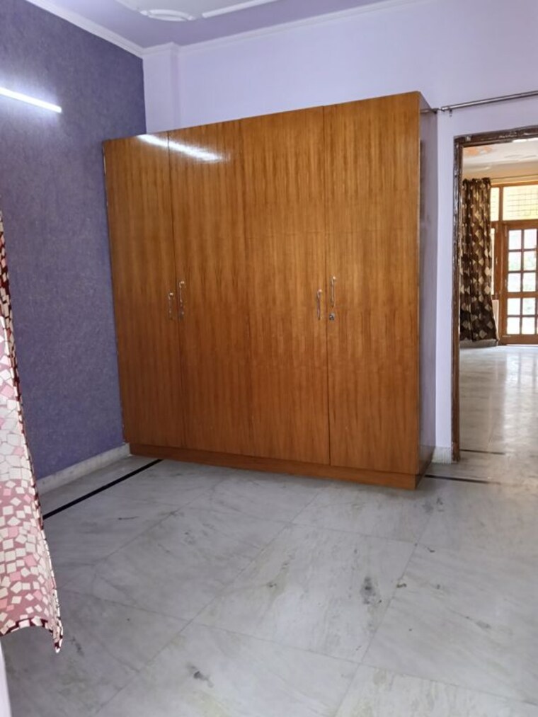 Room, sector 22b 2.5 Bedroom 1200 Sq.Ft. Villa In Sector 22b Gurgaon 10202458