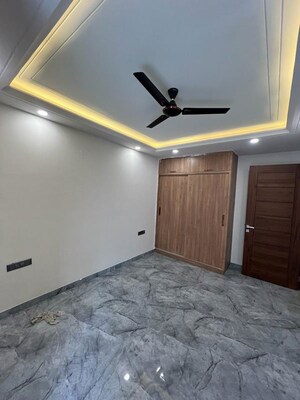 Room in 3 BHK Builder Floor at Sector 57 – for Rent