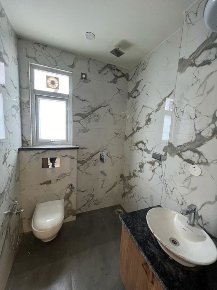 Bathroom, sector 57 3 Bedroom 1800 Sq.Ft. Builder Floor In Sector 57 Gurgaon 10202478