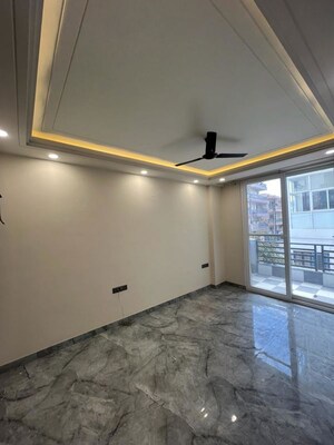 Room in 3 BHK Builder Floor at Sector 57 – for Rent