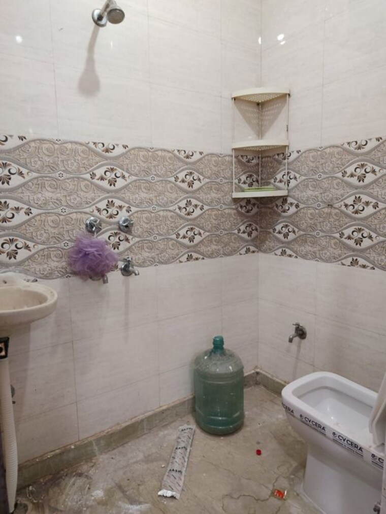 Bathroom, govindpuri 3 Bedroom 1050 Sq.Ft. Builder Floor In Govindpuri Delhi 10202487